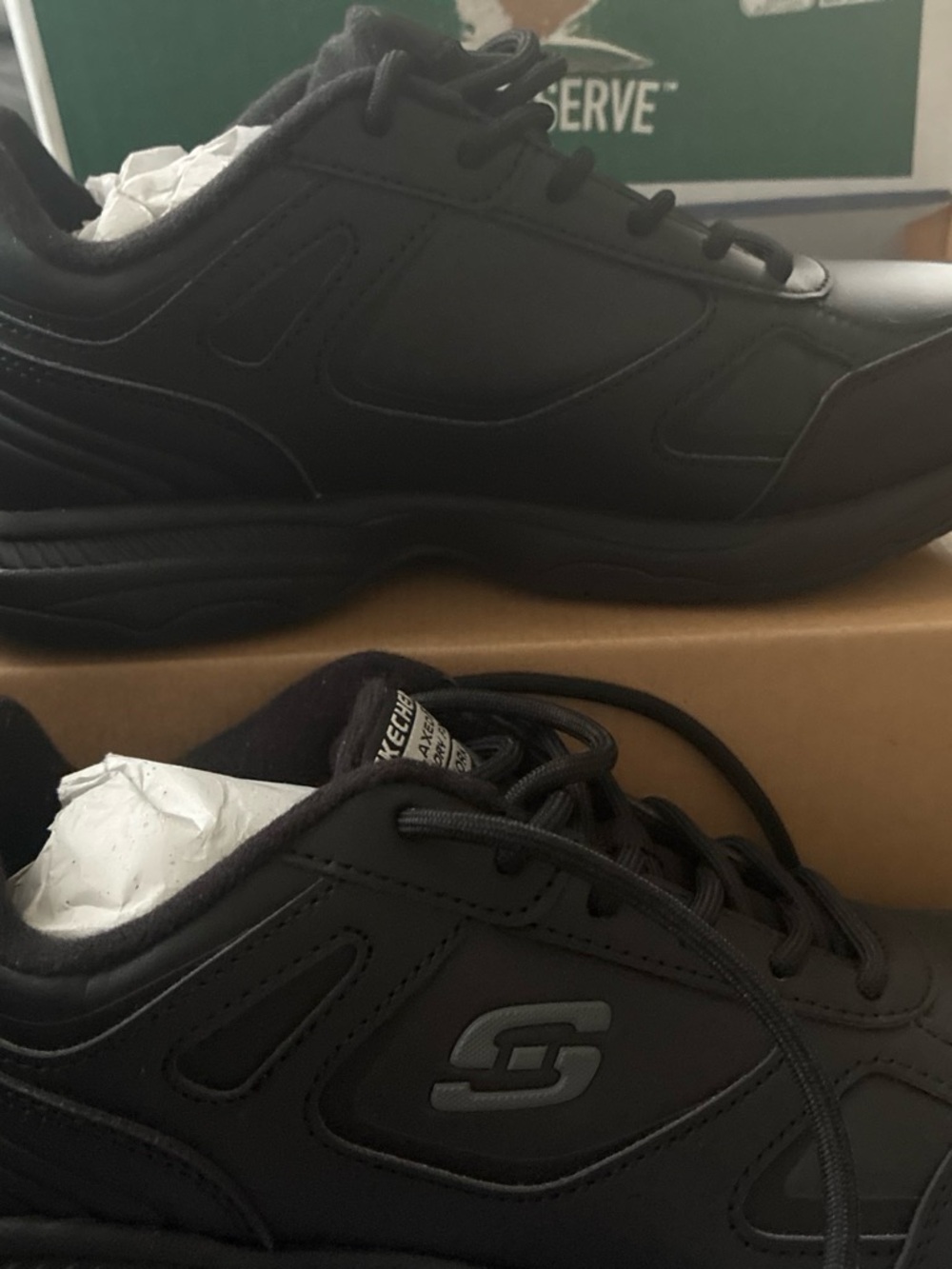 Skechers woman’s Black Low-Top Lace-Up Sneakers